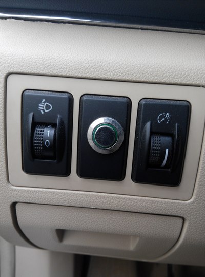 尾箱能在车内加个开关吗