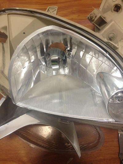 大家看看这灯碗里 的铁片是干什么的