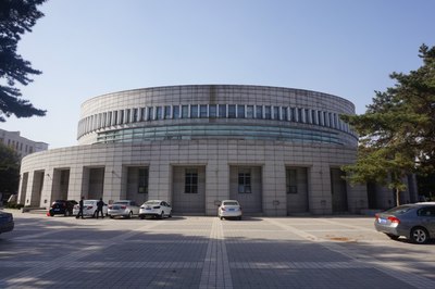 东北学汉卿会堂后面