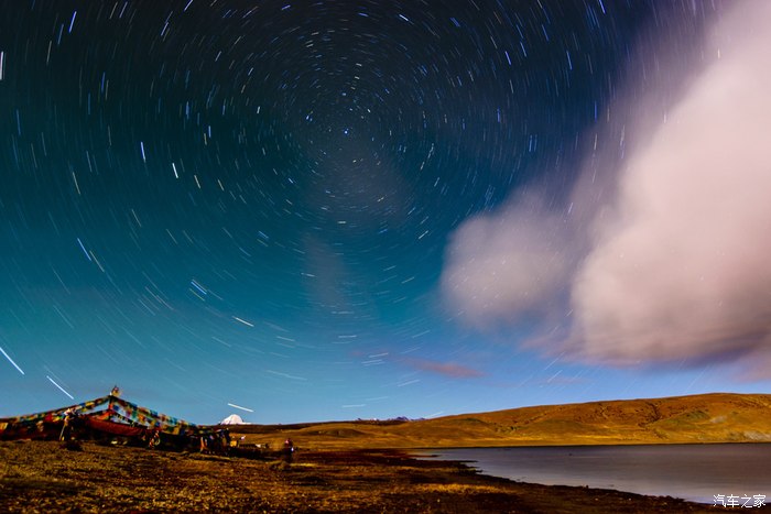 神湖玛旁雍错湖边星空