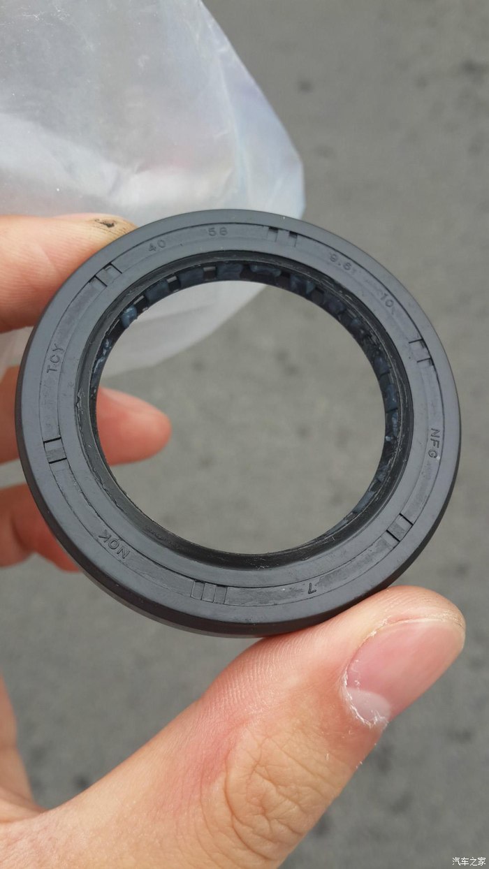 半轴渗油必看半轴中间轴过桥轴承油封漏油渗油低成本维修作业