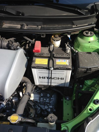 电瓶日立的,可惜不是免维护的