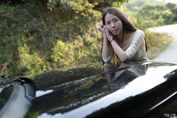 大气"发4"携娇俏小媳妇出游随手拍(媳妇当车模)