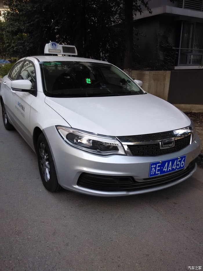 也不知道什么时候开始,苏州的街上多了很多的观致出租车,都是白色的