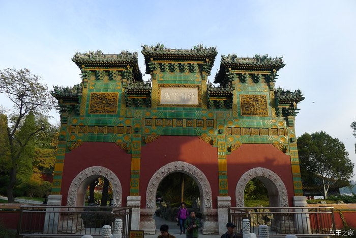 北京北土城遗址公园和皇家园林北海公园菊花展览