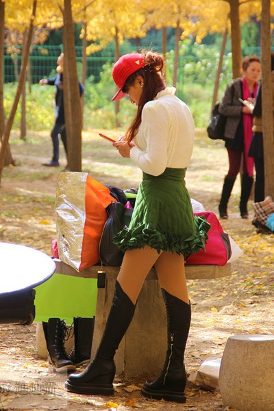 接下来,陕西电视台《七女秀陕西》栏目主持人隆重登场