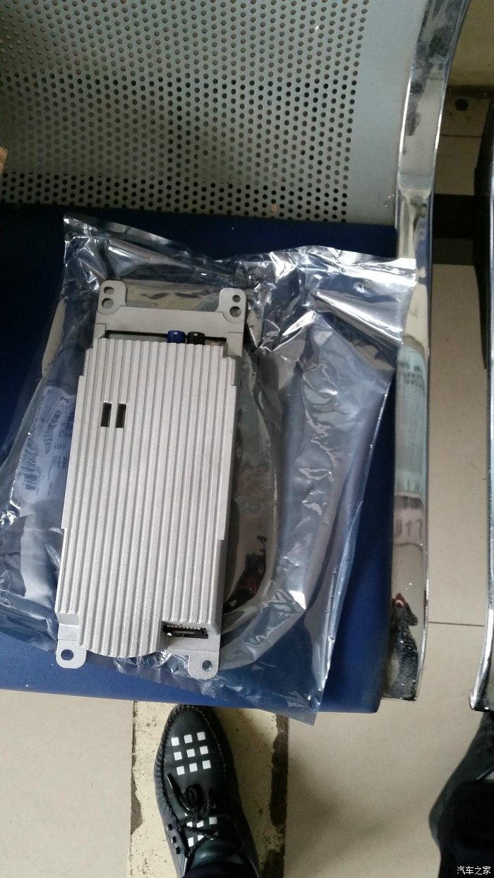 按装蓝牙模块 室内喷漆 外面补漆