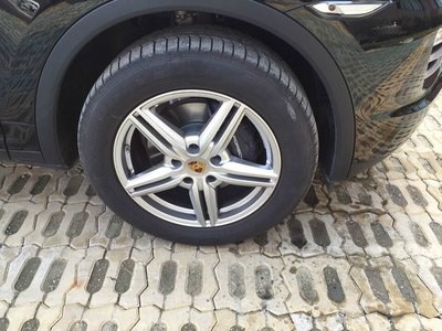 轮胎做广告人们加微信听周边就马鸟报价全部要死像买保时捷都该挨宰