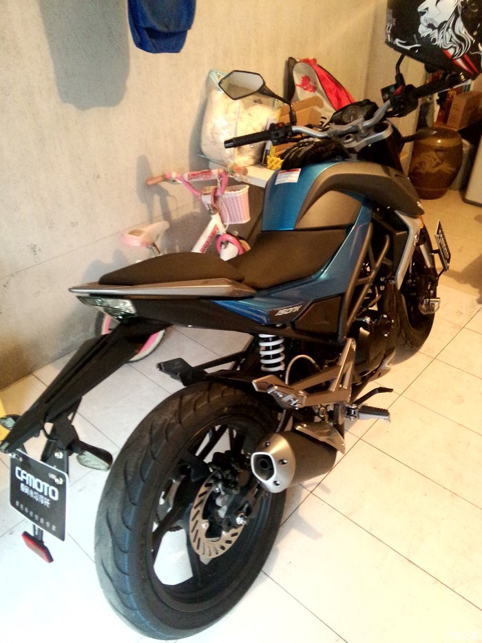 春风150nk蓝灰苏州提车作业大家排好队检票进入观看拉