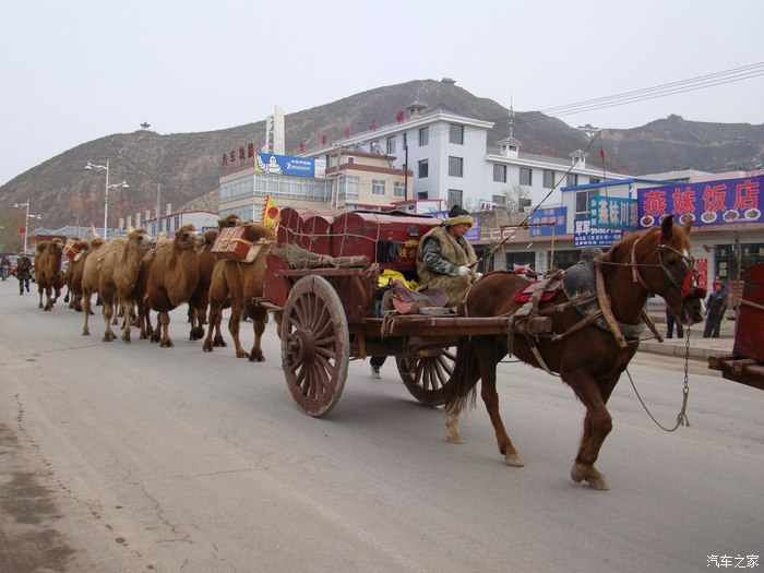 陕西泾盛裕丝绸之路文化之旅团队途径会宁