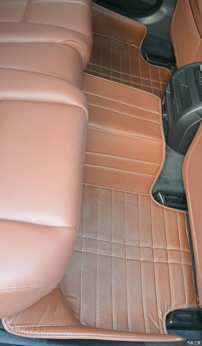 出一套宝马5系脚垫,购买528li时在4s店买的,5系li车型都可用