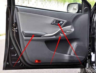 请教一下驾驶室门内板怎么拆!