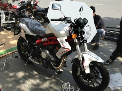 小黄龙300改圆头灯!内有效果图!附横向对比图