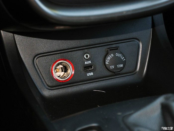 问个问题,车上的 12v电源口 和 点烟器口是不是一样的?