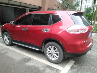 请问新奇骏红色的论坛里有人买吗?