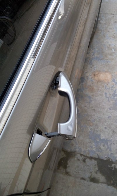 副驾驶外门把手脱落了,车才9000公里,拉手有保修吗?