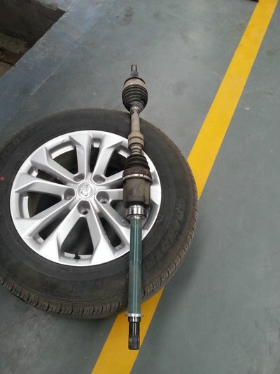 半轴那个螺丝像有渗油师傅说正常有机油啊(哦笨蛋那机油放油口)