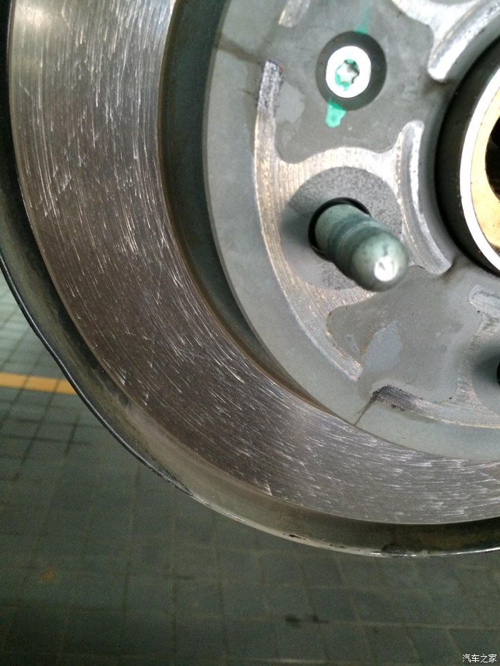 迈锐宝后轮刹车盘磨损异常