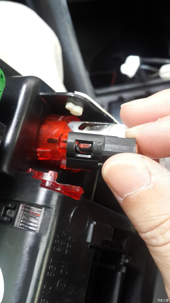 高尔夫614t点烟器坏拆出自修多图