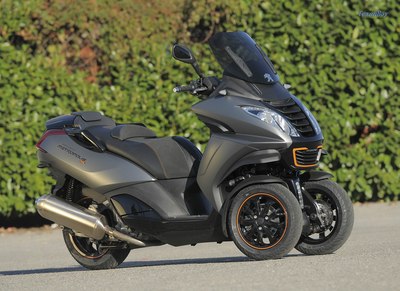 秀车- yamaha 发布双前轮 01gen 多功能概念车(附送相关图片)_摩托车