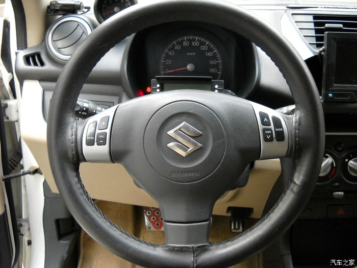 新奥拓方向盘颜色是灰色还是黑色