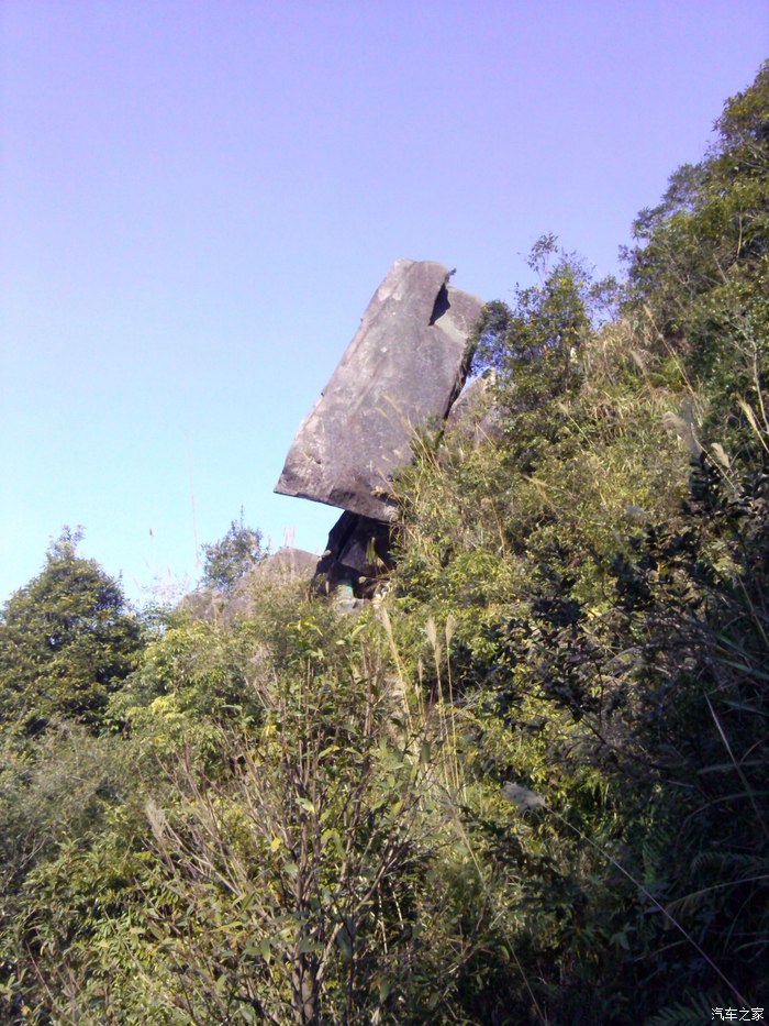 攀爬广西玉林陆川第一峰谢仙嶂