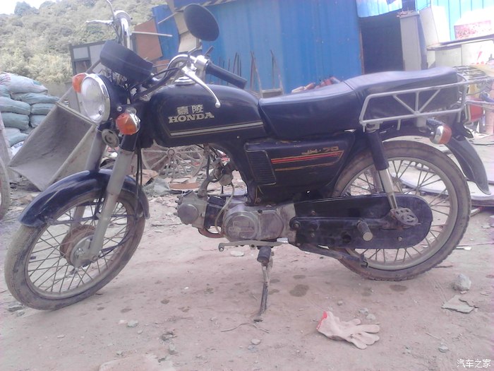 看到一台老爷车86年嘉陵本田jh70两轮摩托车