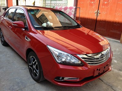 有多少男士是开红色g5的啊 男人开红车 会不会不协调啊_比亚迪g5论坛