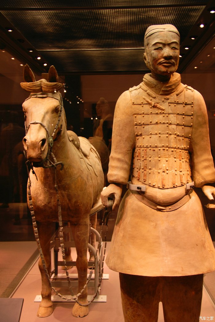 85米间,根据装束,神态,发式的不同,分为将军俑,武士俑,车士俑等.