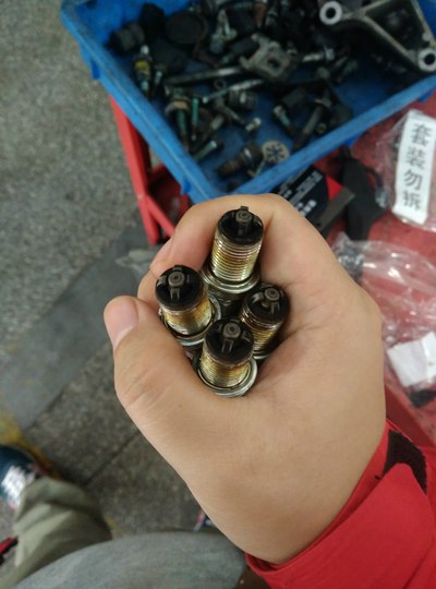 5w公里换下来的火花塞,大家看烧的怎么样?