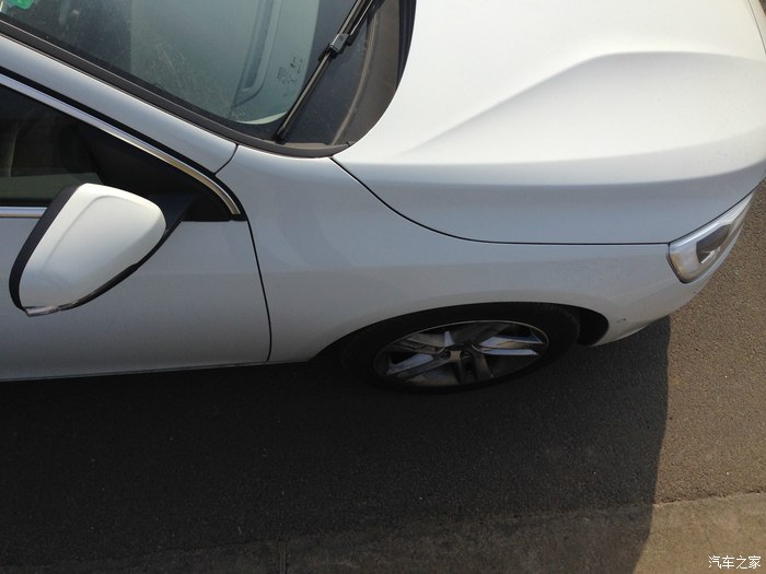 会上左右骚动的眼睛