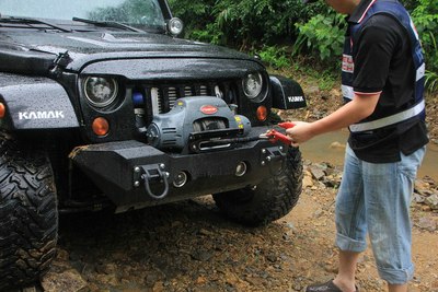 改装知识越野车绞盘使用技巧之入门篇高手别喷