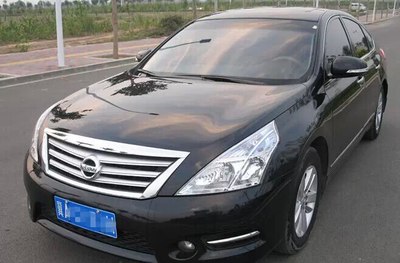 12款天籁,求大家帮忙看看换那个大灯总成