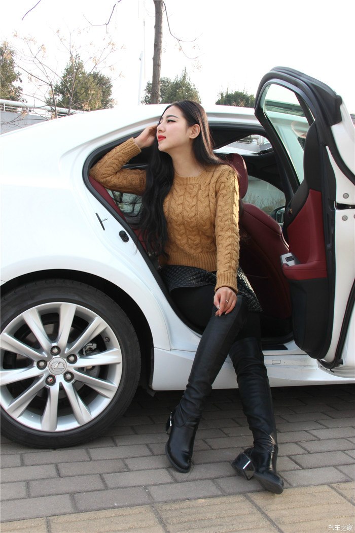 冬日里的暖暖情谊可爱媳妇当车模高清大图来袭