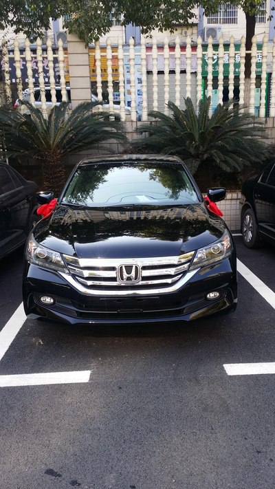 提车了,雅阁2.0低配