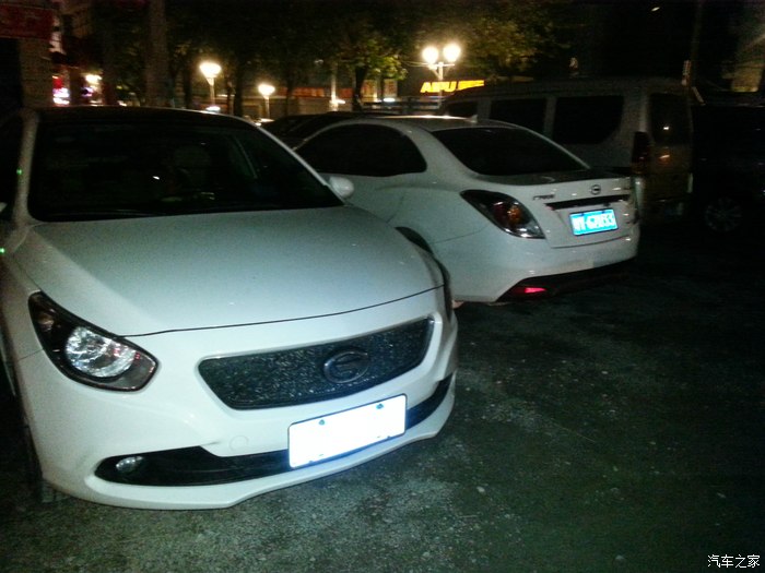 12月28日晚上停在东方广场旁的停车场的小3,我的车就停在你旁边.