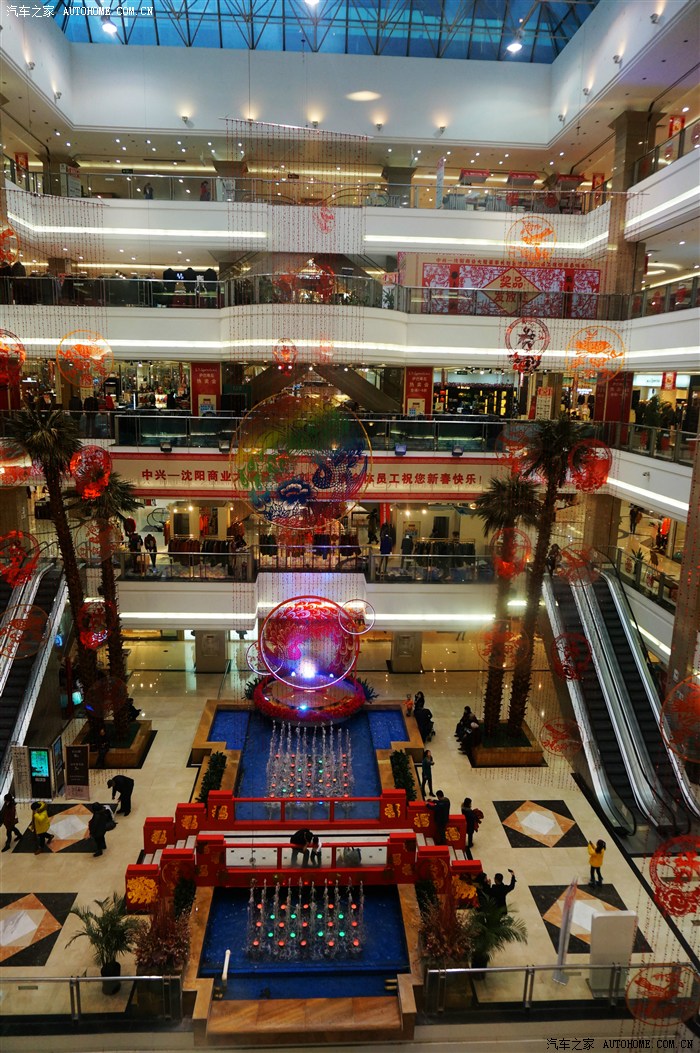 随拍沈阳中兴商业大厦节日装扮