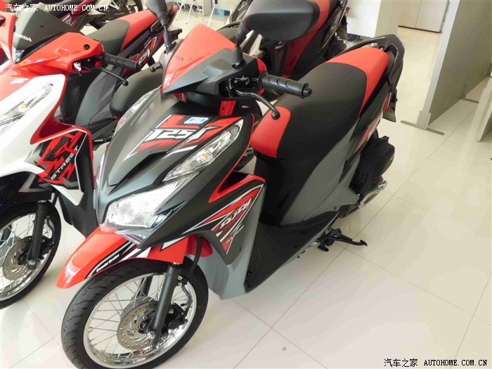 click 125i 电喷版  可以算  泰国 街车   卖 最款车 这款  带  怠速3