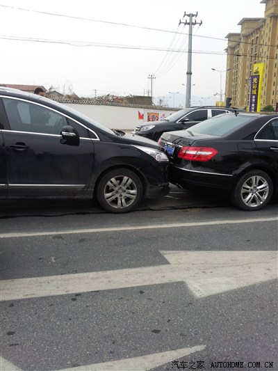 新年悲催被追,怒吻e300 果然还是奔驰屁股硬