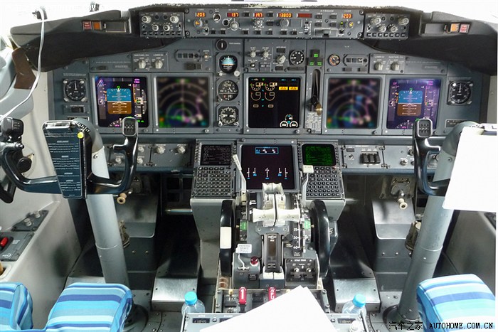 波音737-700驾驶舱图片