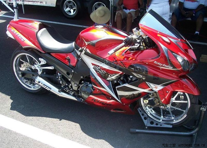 法拉利v4摩托车