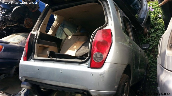 在香港废车场发现的三菱 dingo