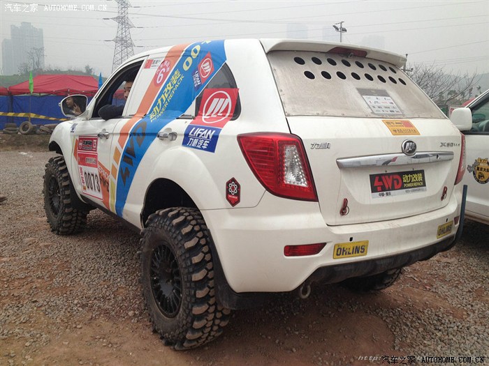 重庆洋人街赛车场,原来打算换这车力帆x60,这是改装了的力帆x60赛车