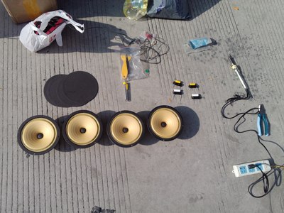 安装喇叭安装工把喇叭戳了两个孔郁闷!