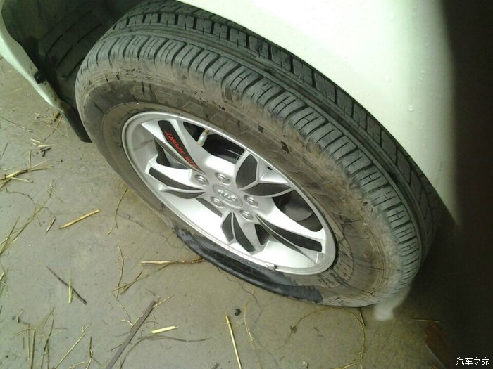 s6胎破了新手可以进来看一下怎么从后面取出备胎的