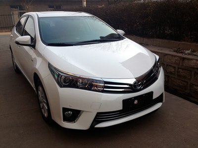 新款白外黑内卡罗拉1.8glx-i 细节篇(附前挡贴膜)求精 求推荐