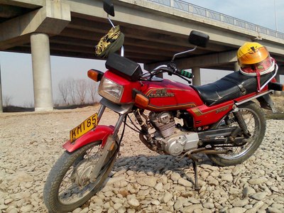 沂河中的五羊版嘉陵jh125,2000年1月产的,先改毛毛虫座垫