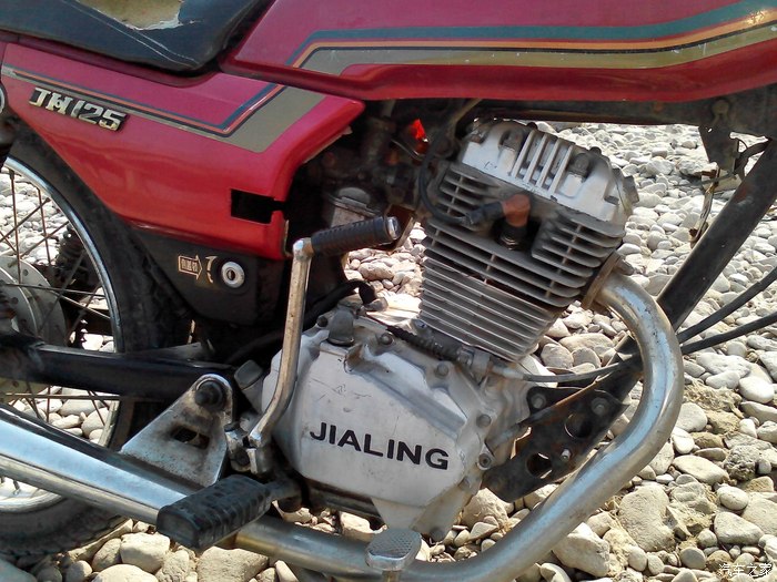 沂河中的五羊版嘉陵jh1252000年1月产的先改毛毛虫座垫