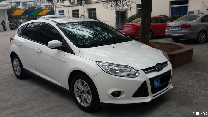 新手购白色新福克斯两厢20lmt作业