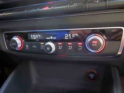 奥迪a3自动空调中间2个不出风